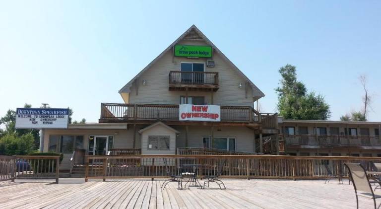 Lodge with hot tub — photo 5