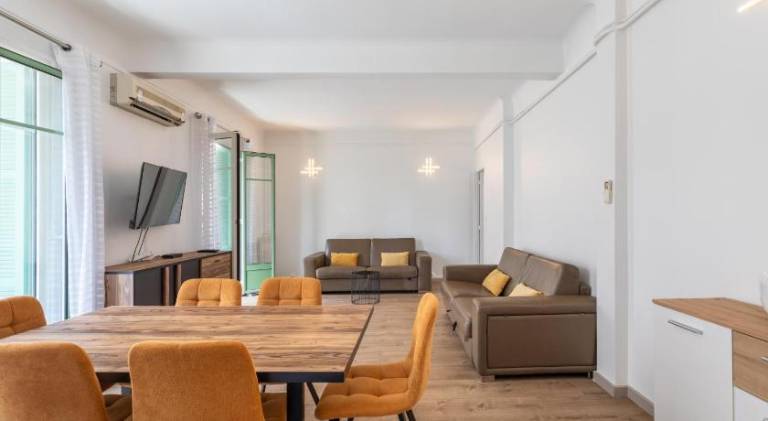 Apartment with terrace in Antibes