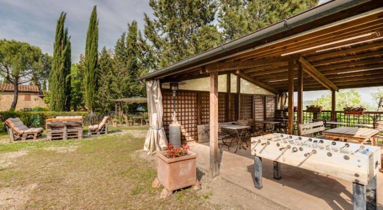 Farm with yard, pool & grill — photo 4