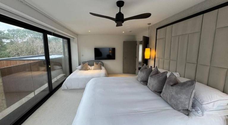 Luxury Villa - Hot Tub - Exclusive Offers - Amar Luxury Stays — photo 2
