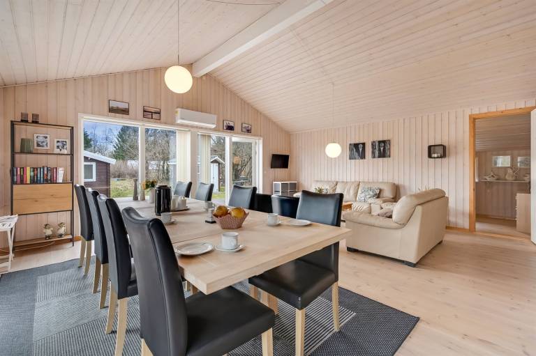 Vacation home with grill & patio — photo 3