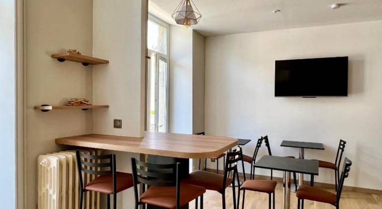 Serviced apartment with patio | Perfect for remote work — photo 4