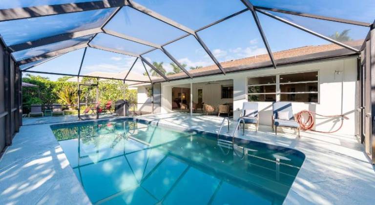 Pesaro - stylish 3BR retreat near Via Miramar Beach, beautifully renovated home with a private pool, — photo 3