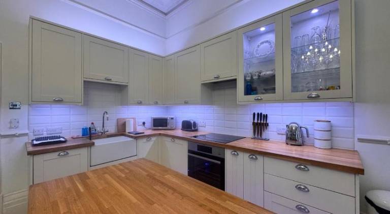Pleasant rental apartment | Near British Airways i360 | Pets allowed — photo 4