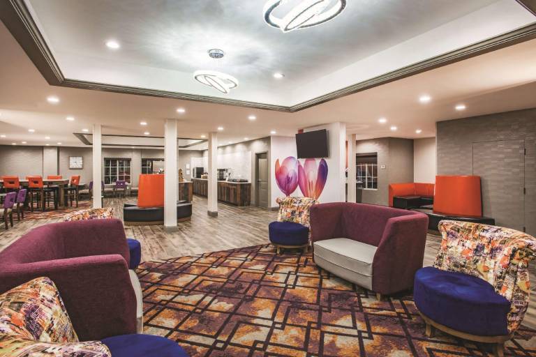 La Quinta Inn & Suites by Wyndham Chambersburg — photo 2