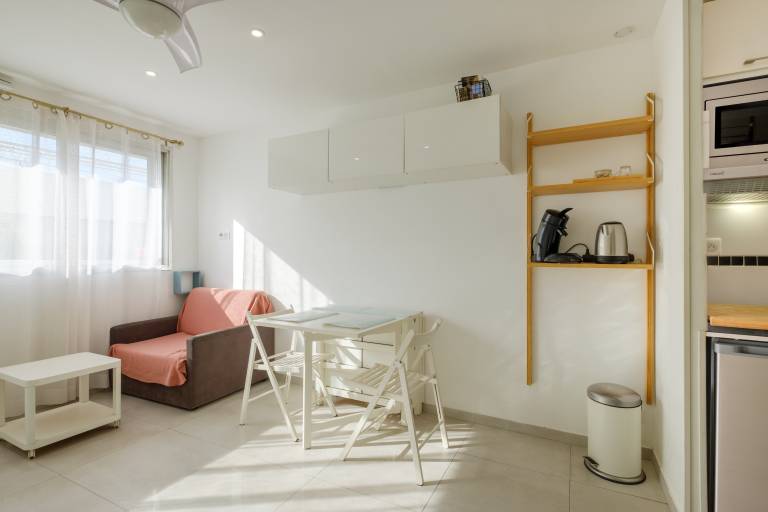 Studio with yard in Biot