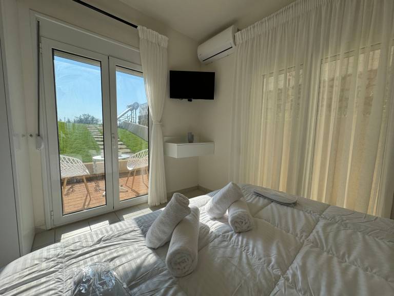 Fully equipped charming house with garden, private pool & patio | Nature view | Pets allowed — photo 2