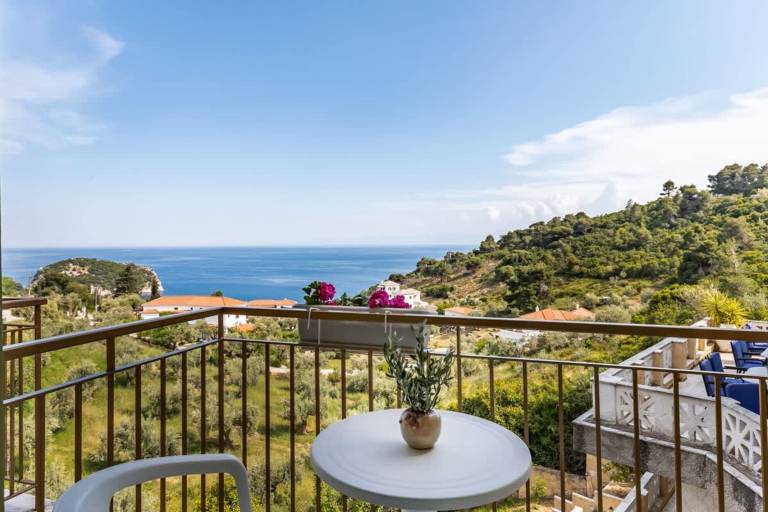 Child-friendly beautiful rental apartment with fast internet & pool | Water view | Next to the beach | Dogs allowed — photo 3