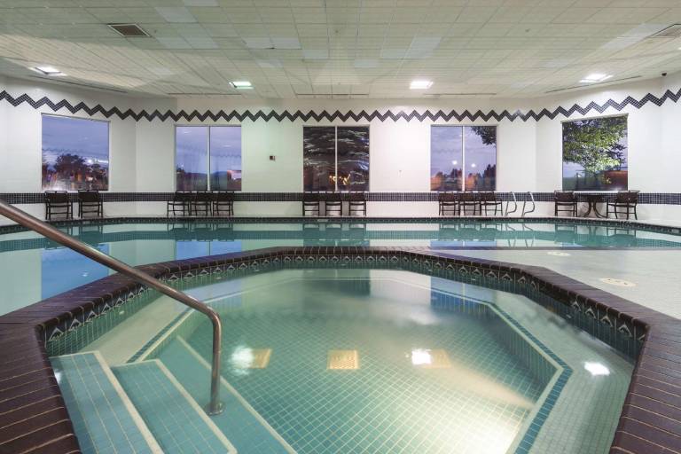 La Quinta Inn & Suites by Wyndham Coeur d Alene — photo 3