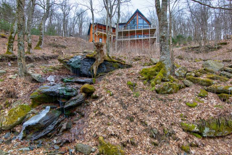 Rested Traveler - Pet Friendly log cabin with views, pool table & hot tub near Blowing Rock! — photo 4