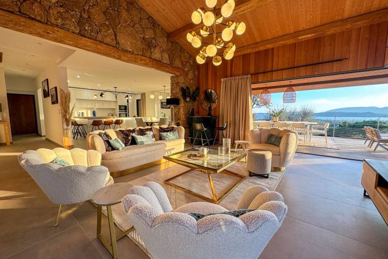 Villa with BBQ, terrace & yard | Sea view in Zonza