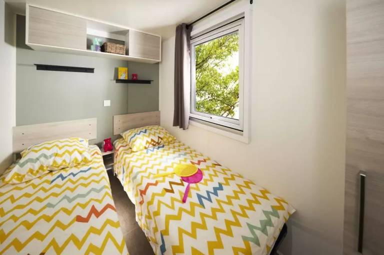 Camping Ferme Pedagogique de Prunay - Super EVO - 3 bedrooms - Semi-covered terrace - Air conditioning & dishwasher included! 6 people — photo 4