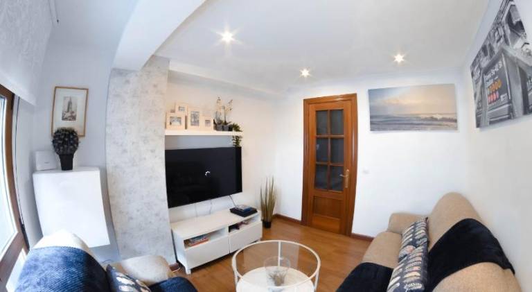 Rental apartment with 3 rooms for 6 persons in Oviedo