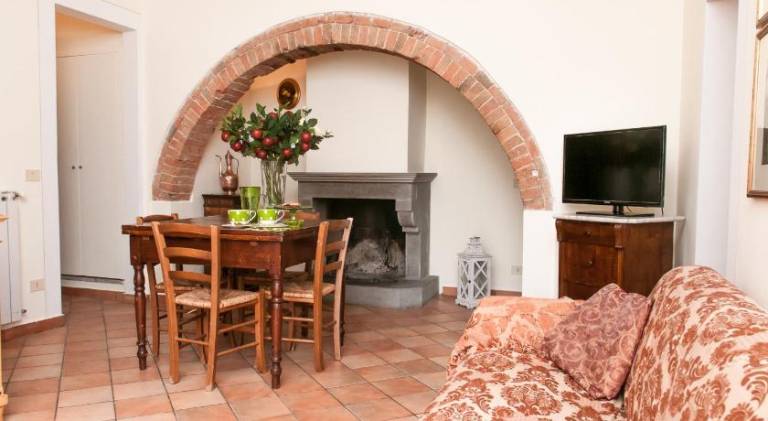 Rental apartment with private pool, patio & garden in Castiglione del Lago