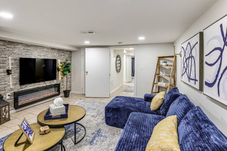 Walk to Patterson Park! Pet-Friendly Townhome — photo 4