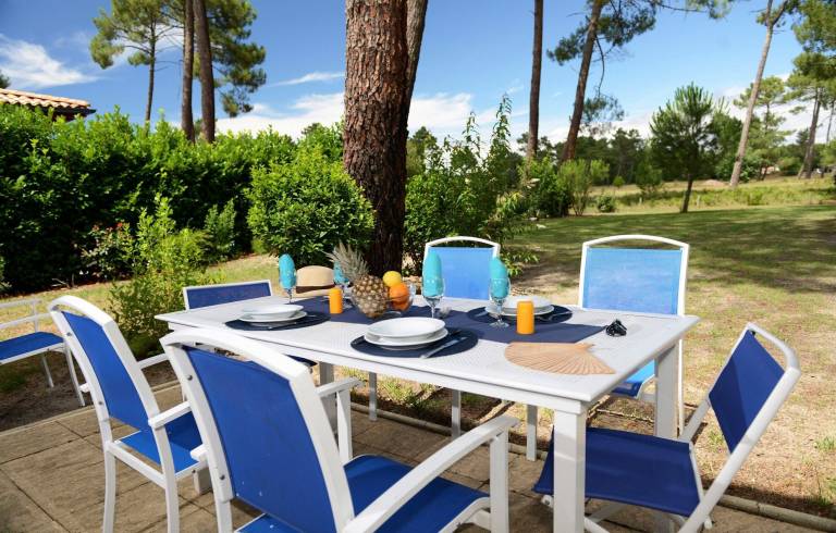 Children-friendly holiday park with patio, garden & pool | Dogs allowed — photo 4