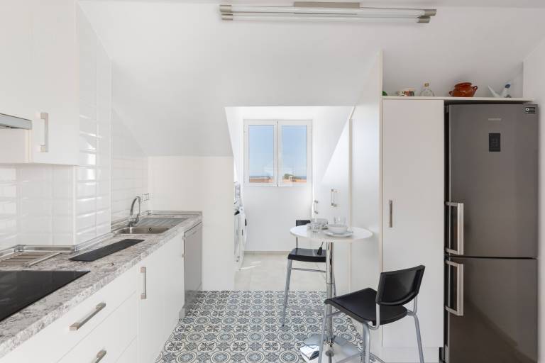 Fully equipped holiday apartment with pool, barbecue & patio | Sea view | Close to the beach | Perfect for remote work | Pet-friendly — photo 5