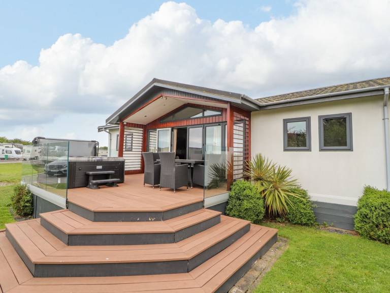 Children-friendly cottage with yard & jacuzzi | Beach view | Dogs allowed — photo 2