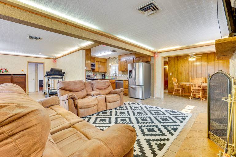 Pet-Friendly Home Near Downtown Henderson — photo 3