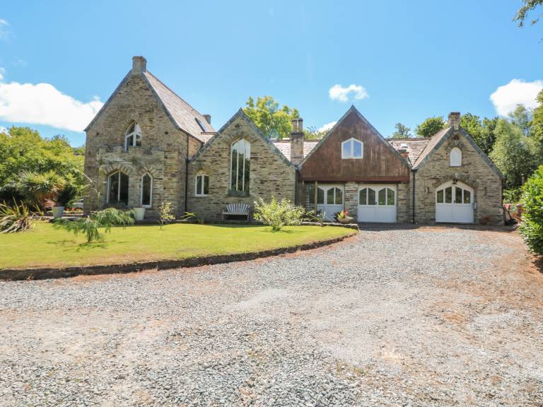 Family-friendly pleasant cottage with patio & yard | Beach view | Dogs allowed — photo 2