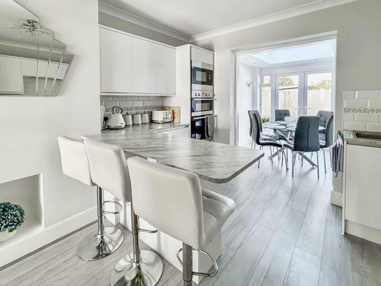 Family-oriented cottage with grill, garden & hot tub | Water view | Close to the beach | Pet-friendly — photo 5