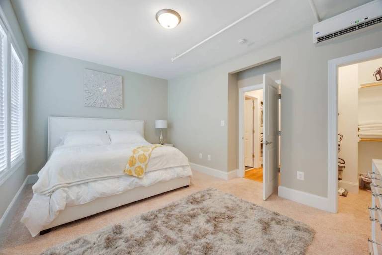 Condo Alexandria