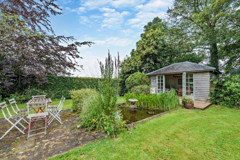 Fully equipped lovely cottage with garden | Pets allowed — photo 2