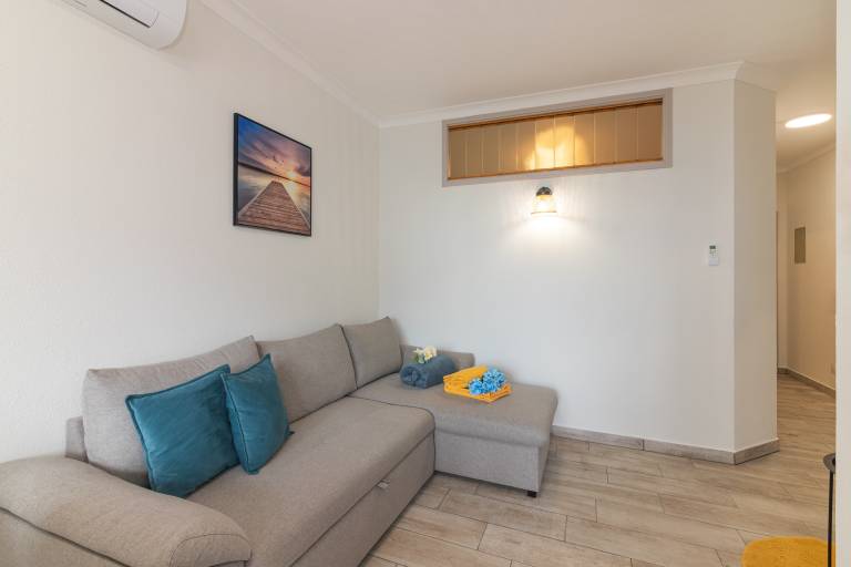 Apartment 'Quaint Beach View - Praia Da Rocha' with Sea View, Wi-Fi and Air Conditioning — photo 5