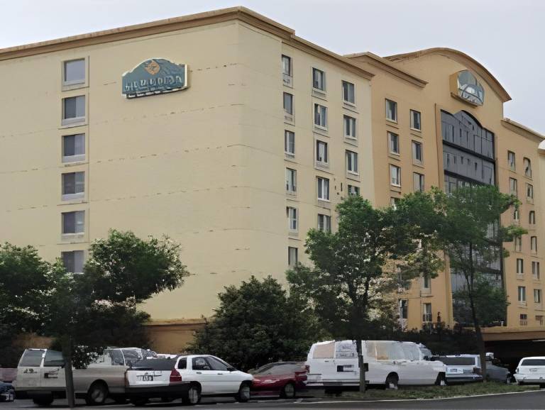 La Quinta Inn & Suites by Wyndham Cincinnati Sharonville in Sharonville, OH