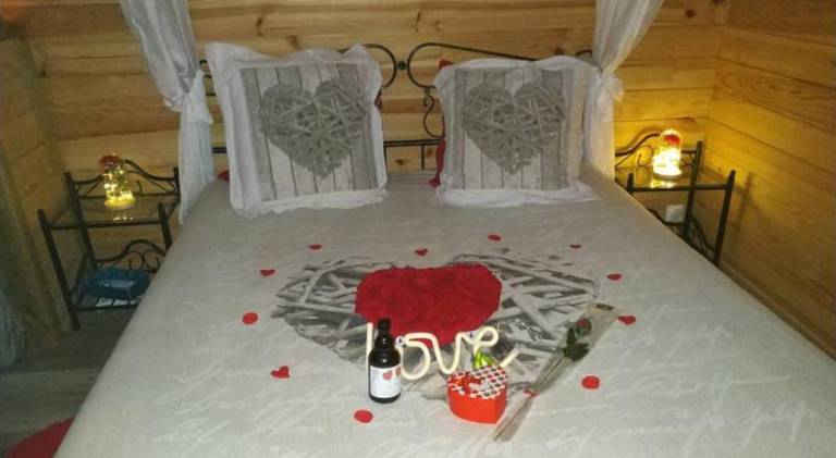 Pleasant chalet with pool & jacuzzi | Pets are welcome — photo 2