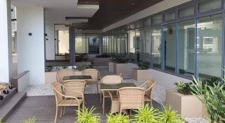 Beautiful serviced apartment with pool, patio & yard | Dogs allowed — photo 5