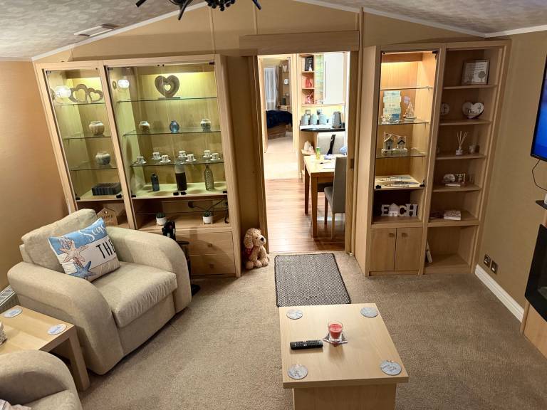 Lodge with yard — photo 3