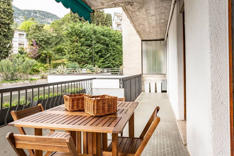 Rental apartment with patio — photo 4
