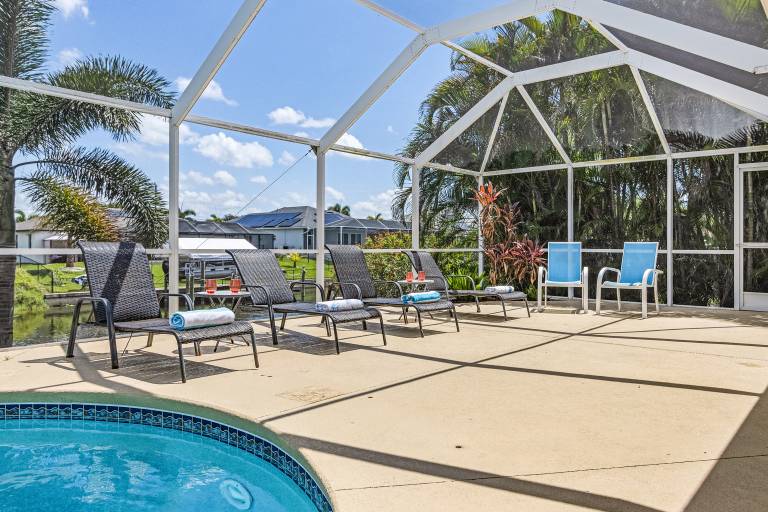 House with private pool & barbecue | Water view — photo 5