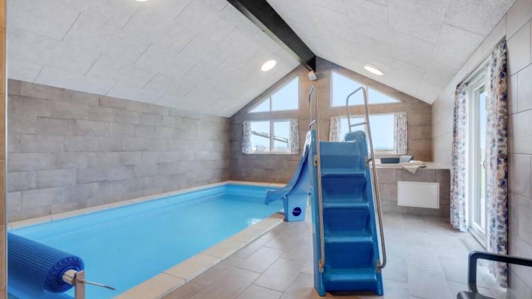 Children-friendly pleasant house with hot tub, private pool & BBQ | Pets are welcome — photo 3