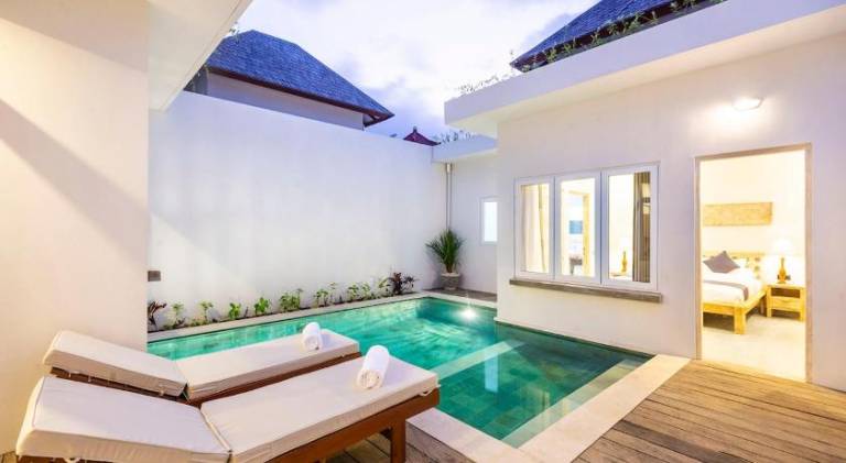 Villa with private pool — photo 3