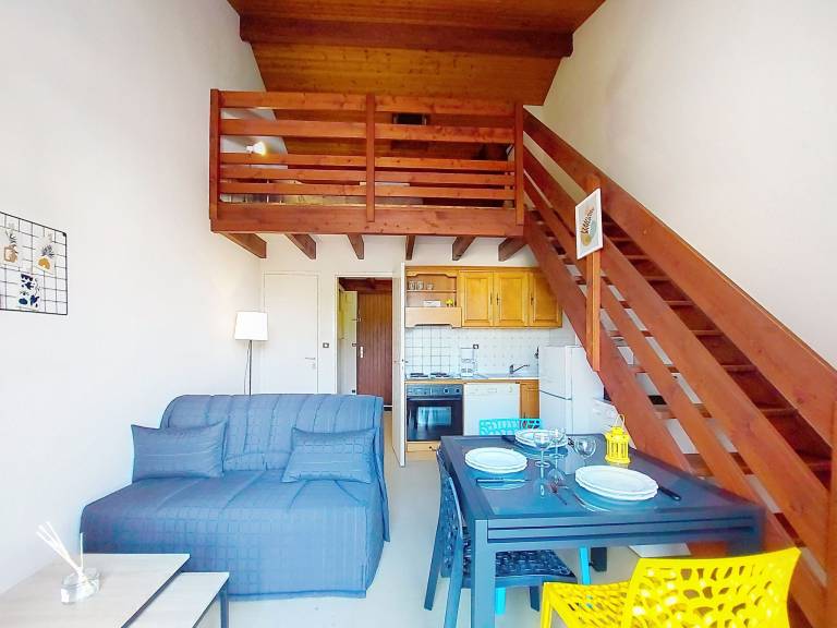 Apartment with pool — photo 2