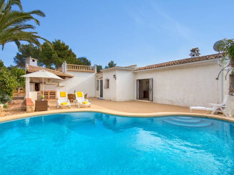 Fully equipped lovely vacation home with terrace, yard & barbeque | Pets are welcome — photo 2