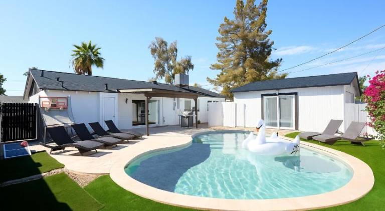 Big house with pool | Dogs allowed in Tempe, AZ
