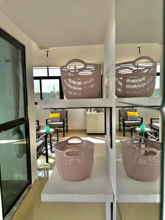 Vacation home with pool, grill & yard | Good for workation | Dogs allowed — photo 5