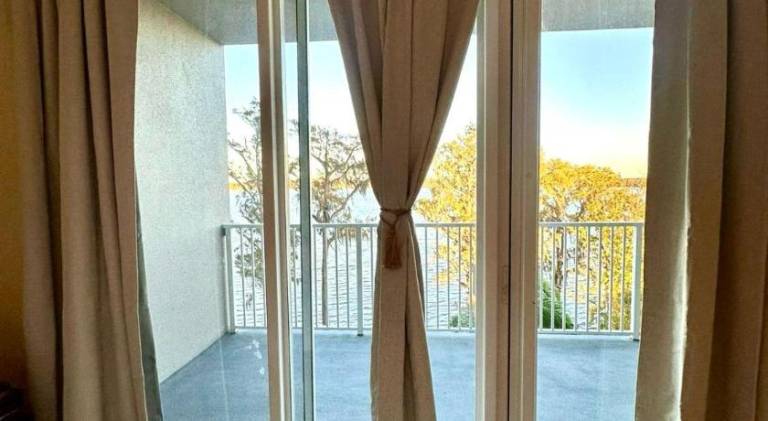 Serviced apartment with yard, pool & hot tub | Dogs allowed — photo 5