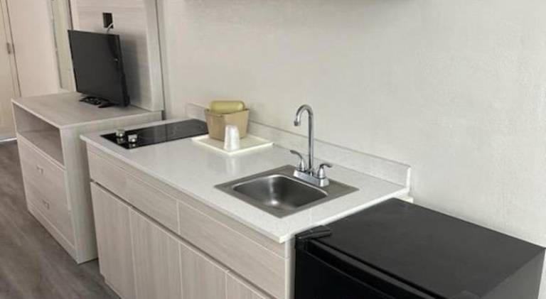 Magnolia Inn Extended Stay of Kingsland - New 2025 - Book a Kitchen Room - 12 Noon Check Out - 4K Bl — photo 4