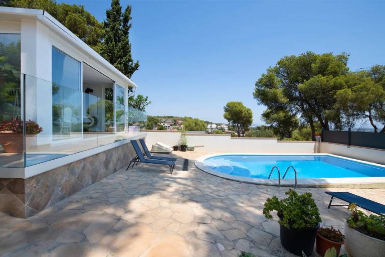 Fully equipped wonderful house with private pool, fast internet & grill | Garden view | Pet-friendly — photo 3