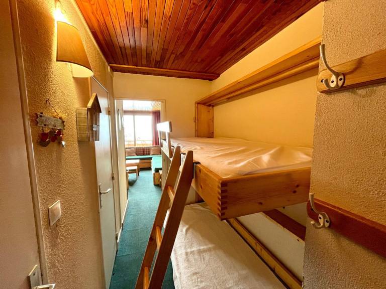 Southwest studio, ski-in/ski-out, 30m², sleeps 4 — photo 2