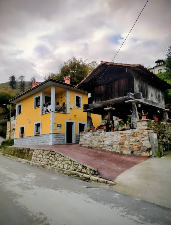 Fully equipped nice vacation home with yard, patio & fast internet | Garden view | Suitable for remote work | Pet-friendly — photo 4