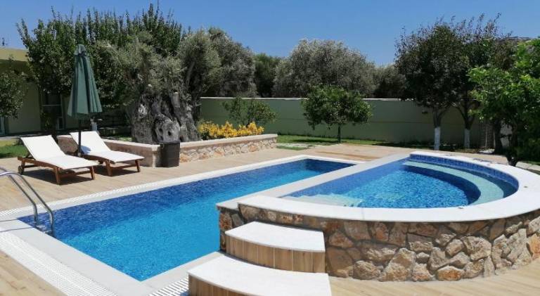 Villa with pool & jacuzzi in Rhodes
