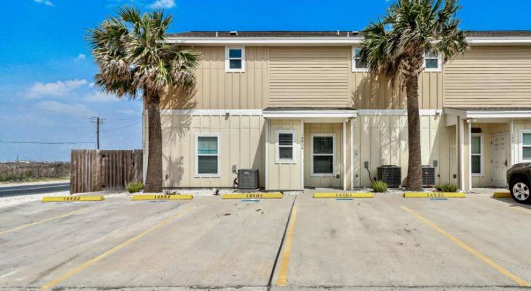House with pool in Corpus Christi, TX
