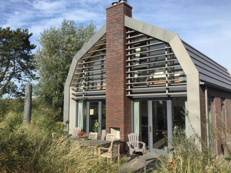 Vacation home with yard, patio & sauna | Pets allowed in Bergen
