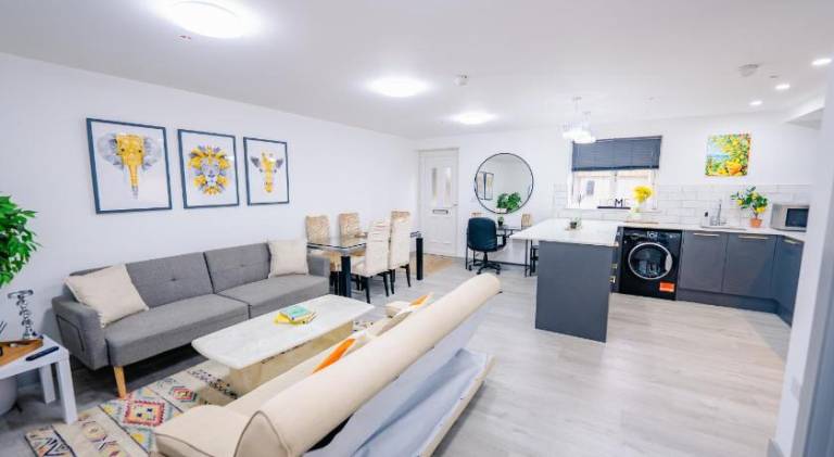 2 Bedroom 2 Bathroom Luxury Apartment - Fast WiFi & Free Parking — photo 4