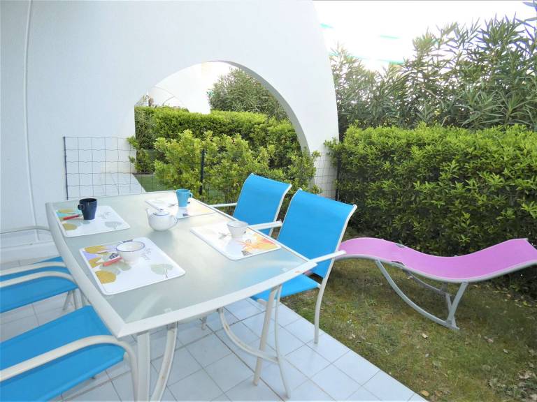 Modern Studio with Garden, Close to Beach & Shops, Perfect for Families in La Grande-Motte